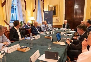 schroders_pe_roundtable_everyone_818020