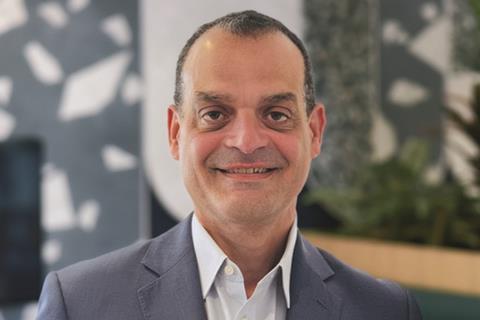 Danny Vassiliades, Bestrustees